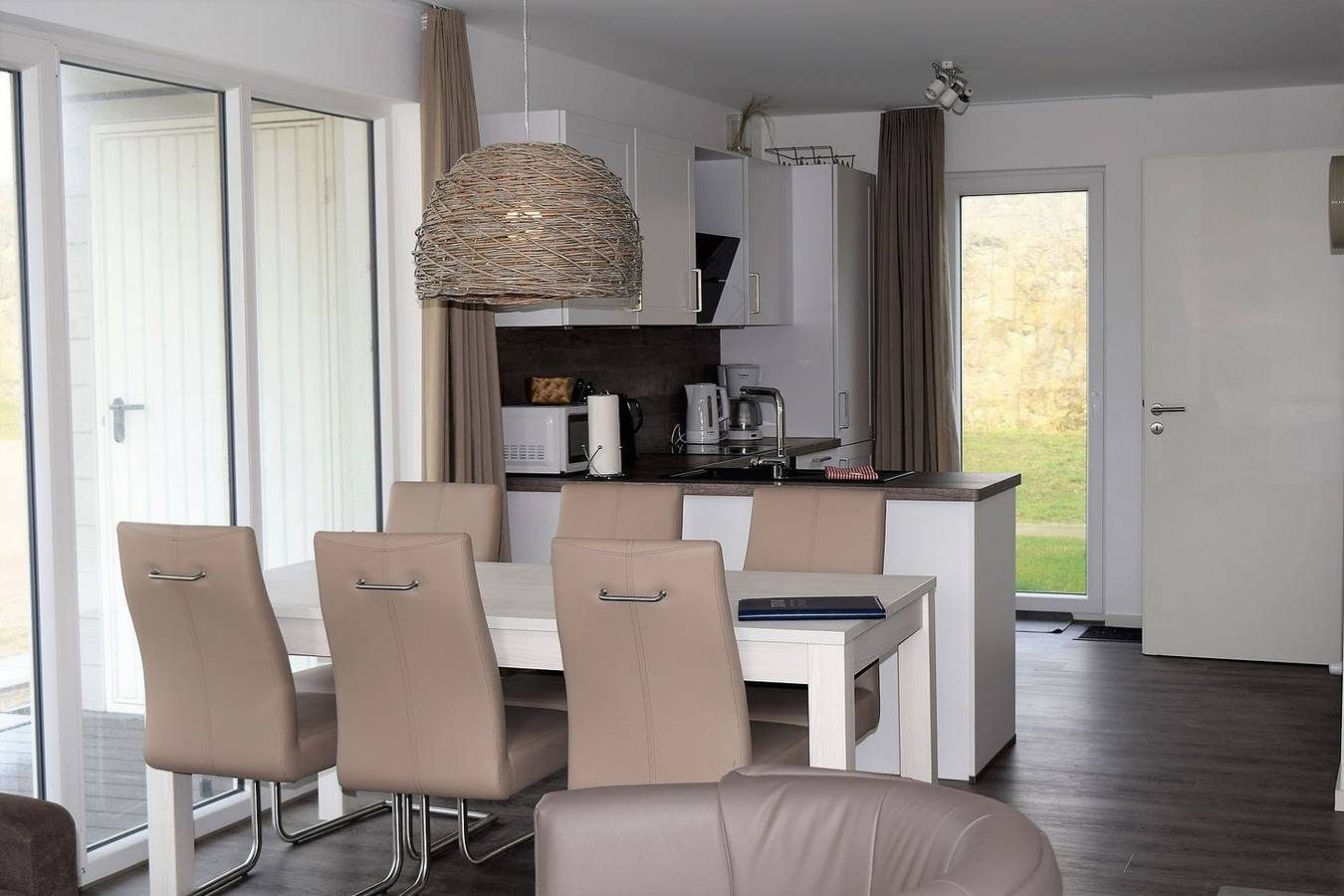 Modernes Ferienhaus, Sauna, Süd-Terrasse, Loggia mit Meerblick, Haustiere — Bild 5