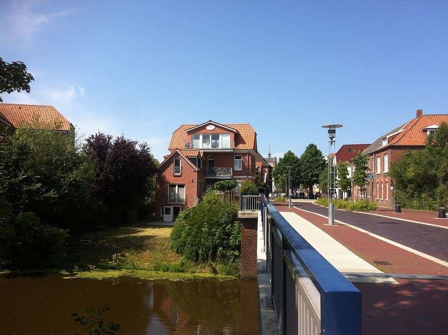 Charmante Altbauwohnung mit idyllischem Flussblick im Herzen von Norden — Bild 5