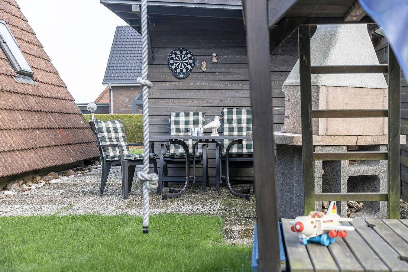 Nurdach- Ferienhaus mit 3 Schlafzimmern in Carolinensiel ( 72m²) für 6-7 Personen — Bild 2