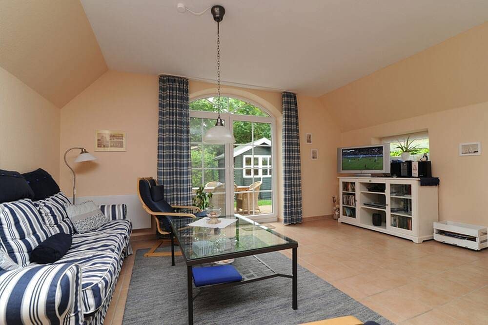 Ferienhaus Iljo, 80qm, 2 Schlafzimmer, Terrasse mit Garten, max. 4 Personen