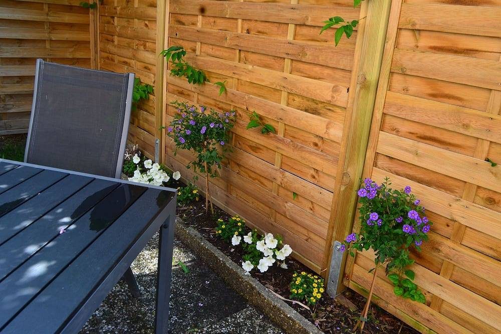 Modern eingerichtete, ebenerdige Wohnung mit Garten, ideal für junge Familien. — Bild 3