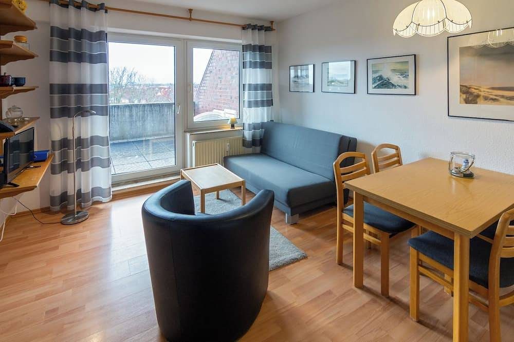 Oberwohnung Navigatorkoje mit Blick auf Dornumersieler Kanal