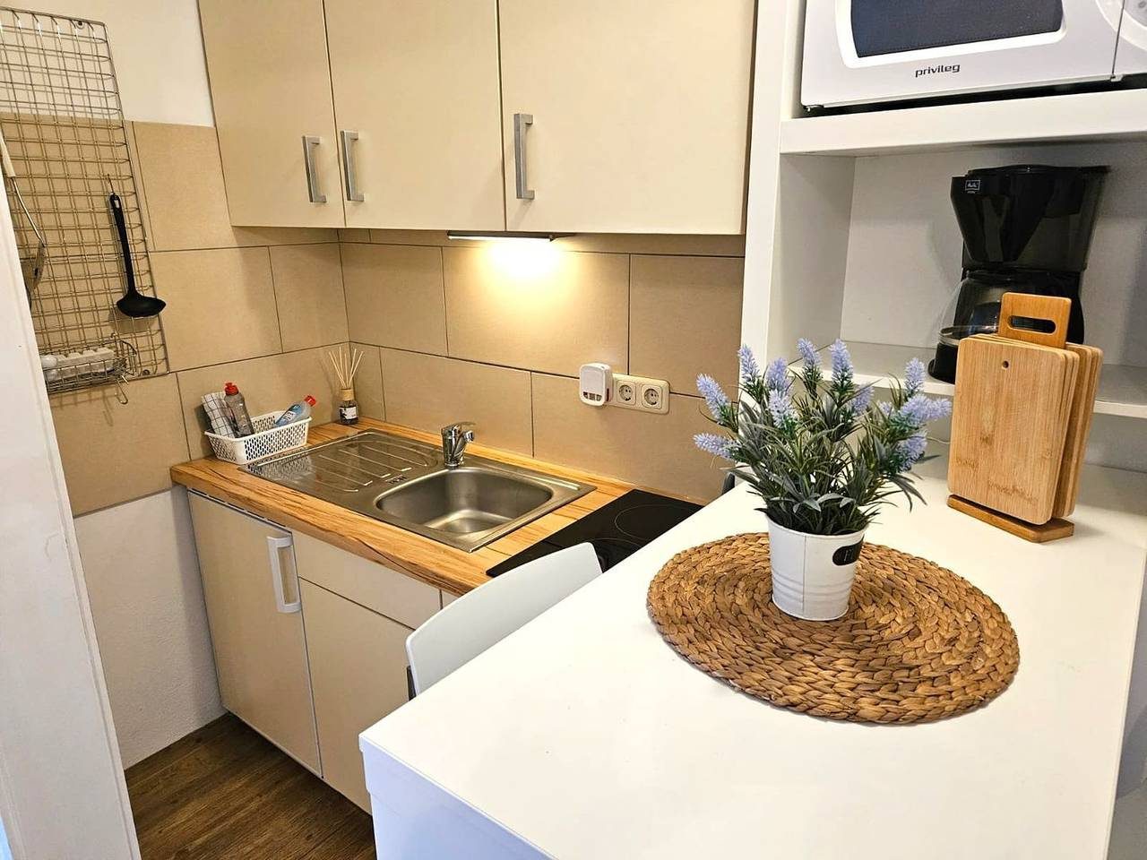 kleines niedliches Apartment mit Terrasse im Ergeschoss für 2 Pers. — Bild 5