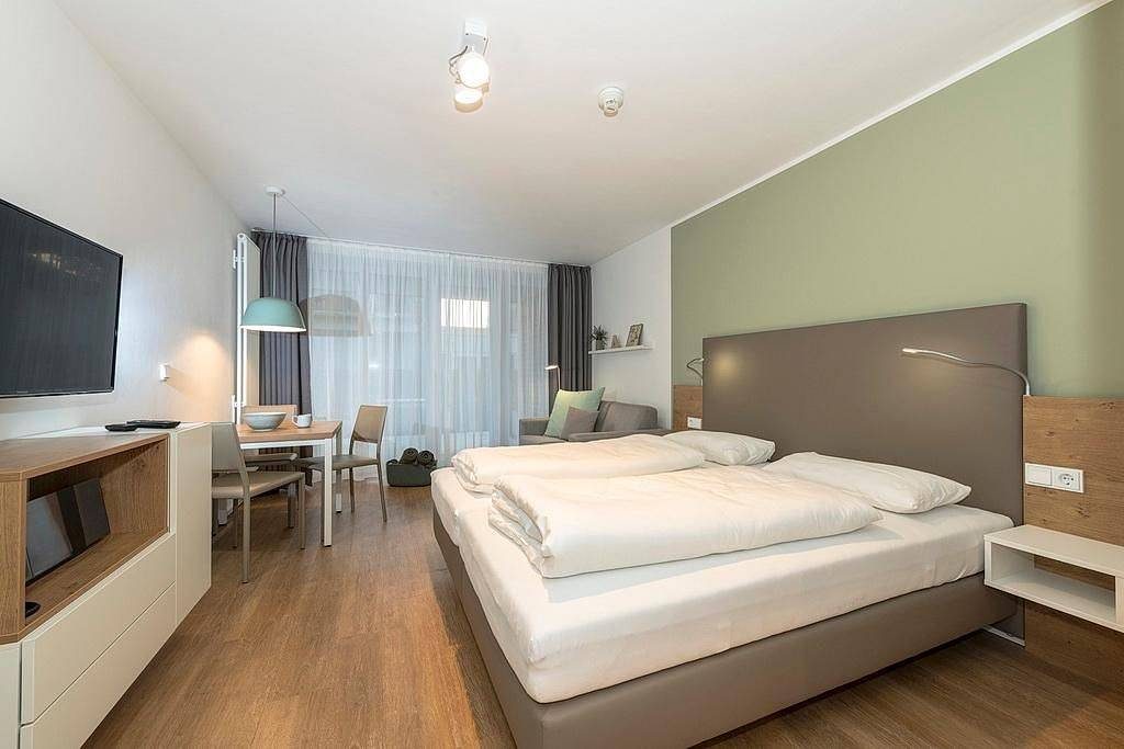 Zentrales Apartment mit sonniger Terrasse, Sauna im Haus - nur 300 m zum Strand!
