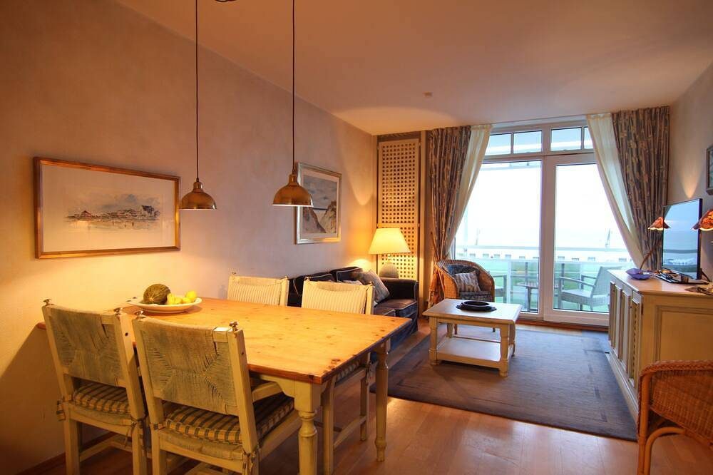 Stilvolle, gemütliche Ferienwohnung mit traumhaftem Meerblick vom Balkon