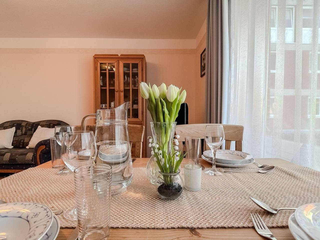 "Ein Zuhause auf Zeit: Ihr perfekter Rückzugsort mit Balkon und Schiffsblick" — Bild 2