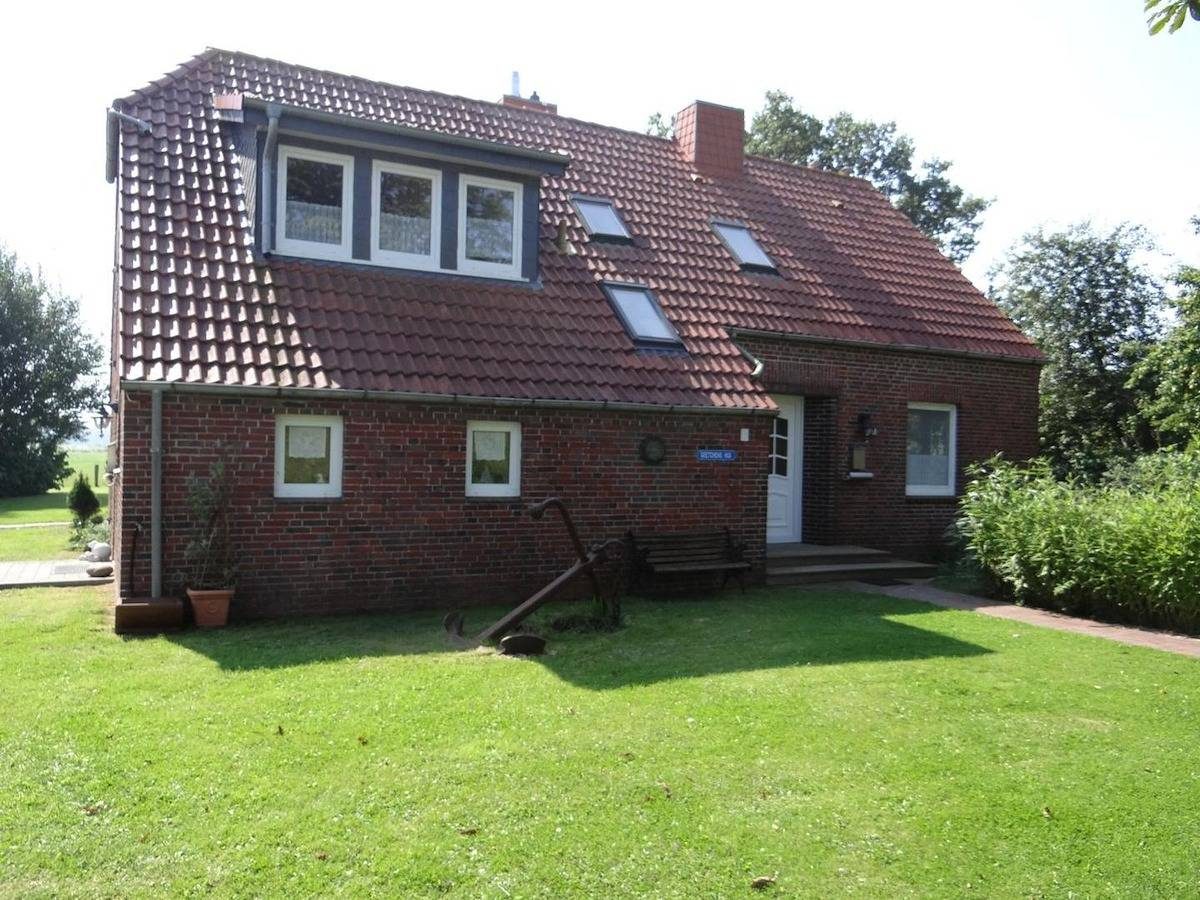 Sowohl das Haus als auch der Ort sind geschichtsträchtig: Die urgemütliche Doppelhaushälfte ist ein ehemaliges Landarbeiterhaus und steht in einer bedeutungsvollen Gegend. Denn die Goldene Linie entstand im 17. Jahrhundert als Grenze zwischen dem Für — Bild 5