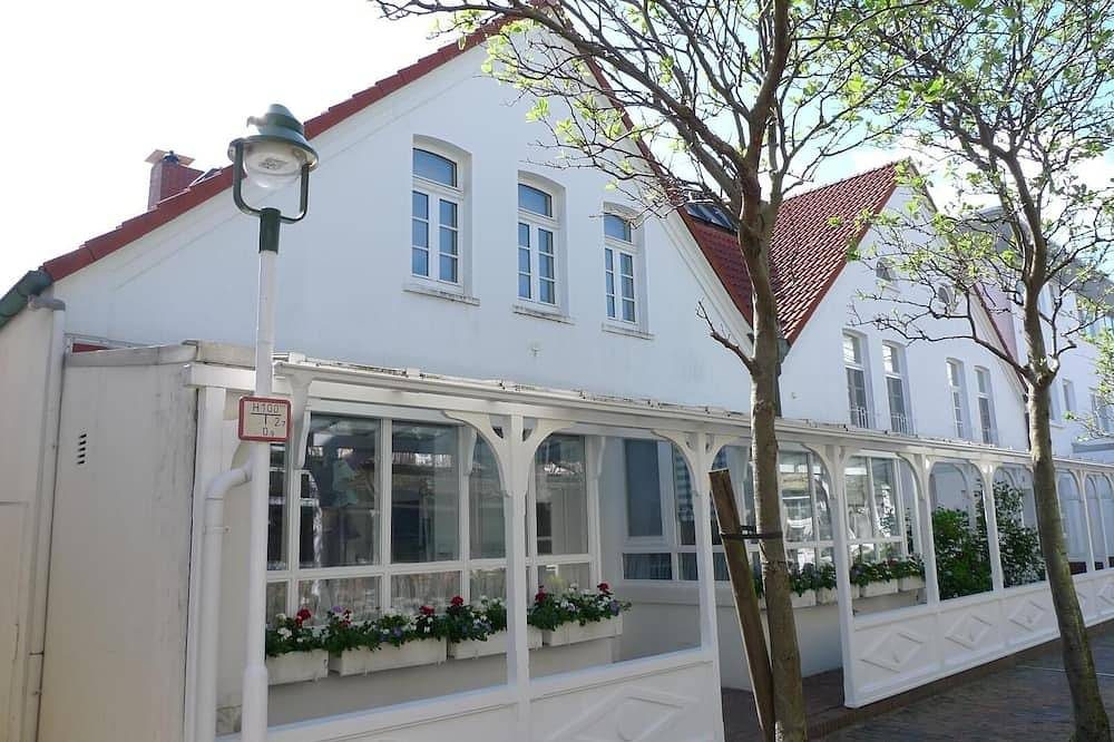 Die Ferienwohnung Ahlers 1 auf Norderney liegt in einer der ältesten Straßen von — Bild 3