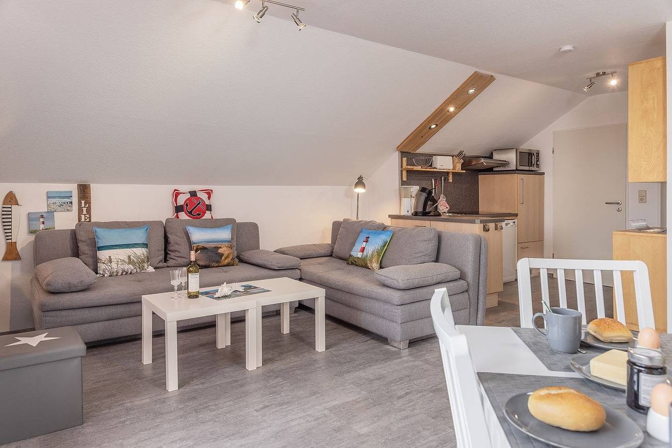 Helle Obergeschoss- Ferienwohnung mit Südbalkon für 2 Erwachsene — Bild 3