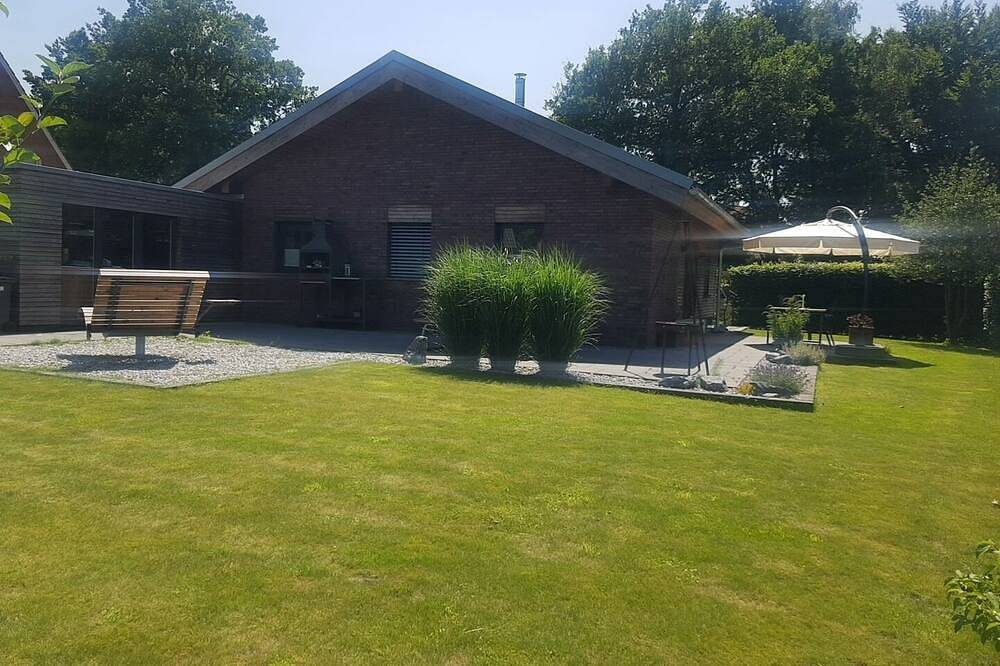 Modernes Haus mit großem Garten. Die Natur direkt vor der Tür. — Bild 5