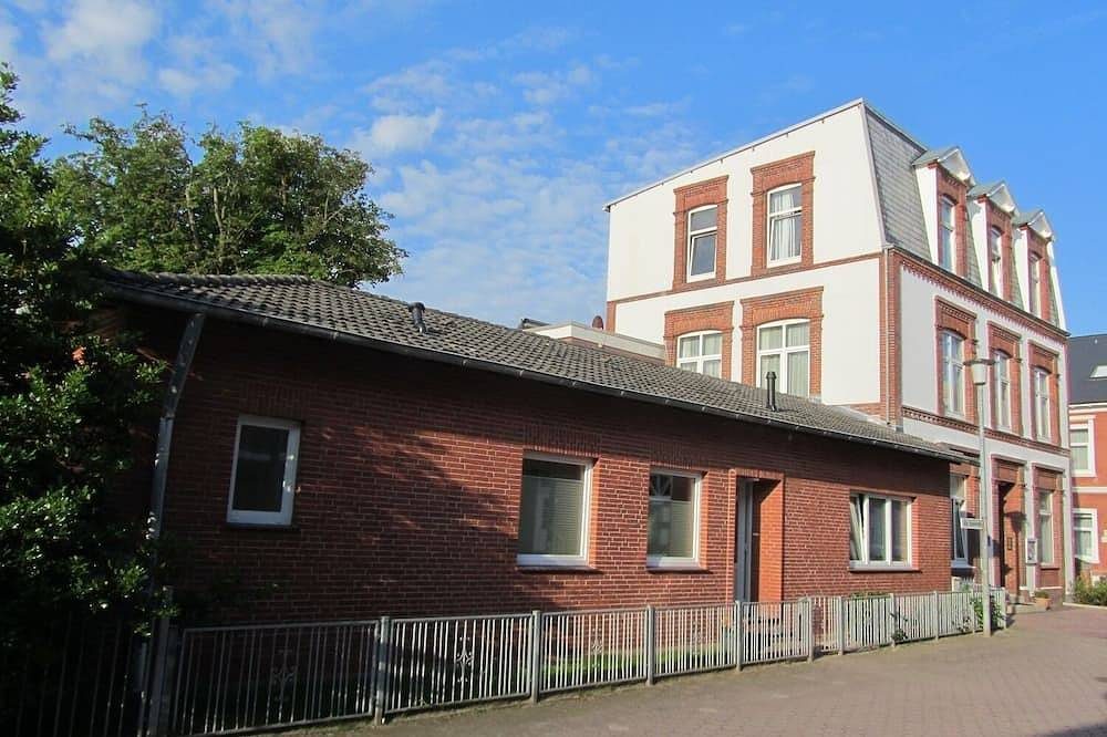 Großzügiger Ferienbungalow mit eigenem Eingang, Terrasse und Gartenblick