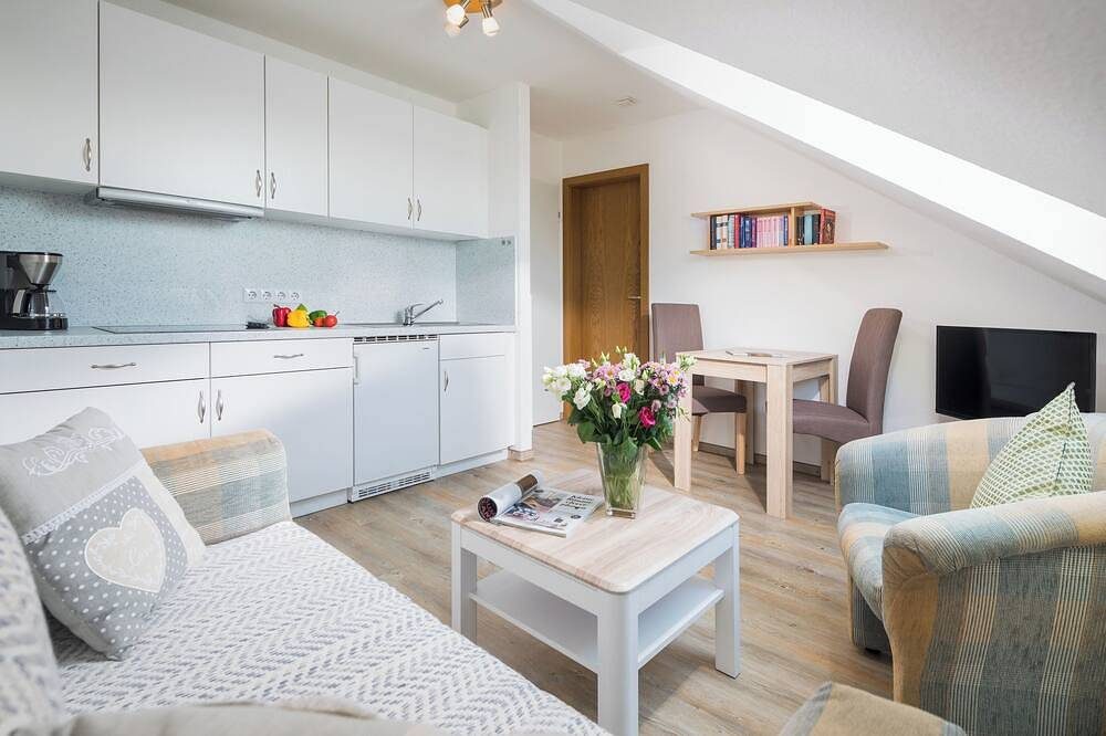 2-Raum Fewo (Nora 2) für 1-3 Personen befindet sich im Dachgeschoss, 2. Etage.
