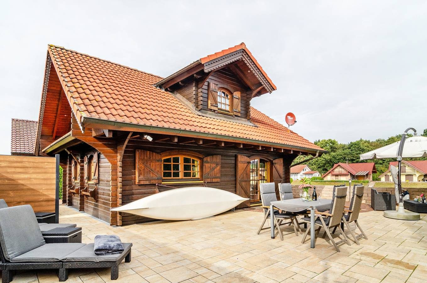 Ferienhaus 'Das Alpenhaus An Der Ems' mit Seeblick, privater Terrasse und Wlan