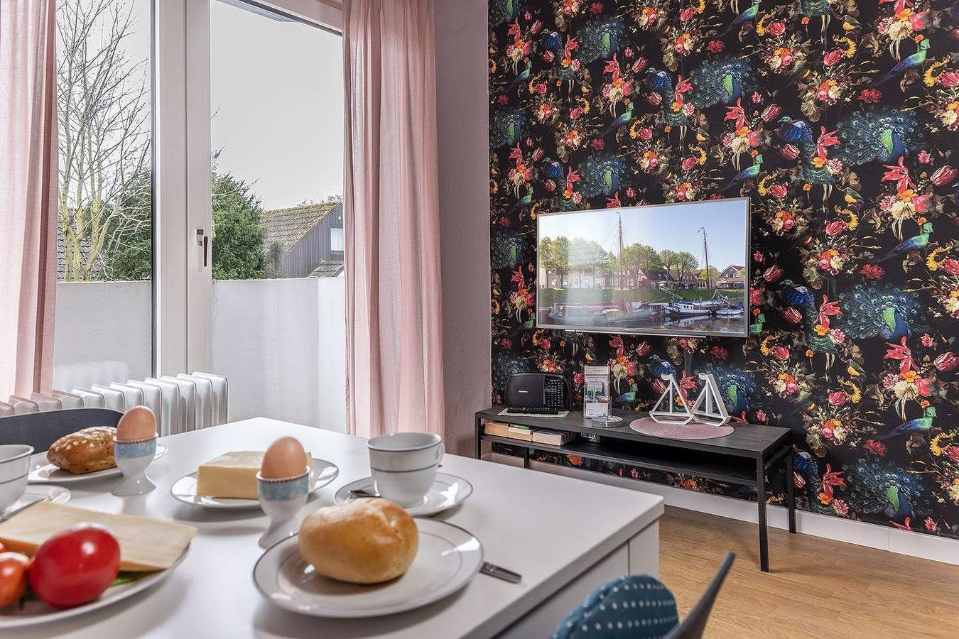 Die Urlaubswohnung Sandbank im Haus „Seeblick“ im Nordseeheilbad Carolinensiel liegt in unmittelbarer Nähe der „Friedrichsschleuse“ an der „Harle“. — Bild 2