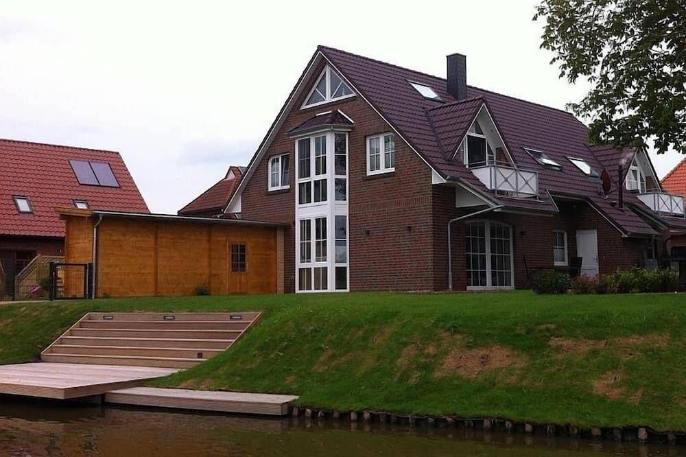 Ferienwohnung (80qm) mit Balkon, Kamin und Badewanne für 4 Personen am Wasser