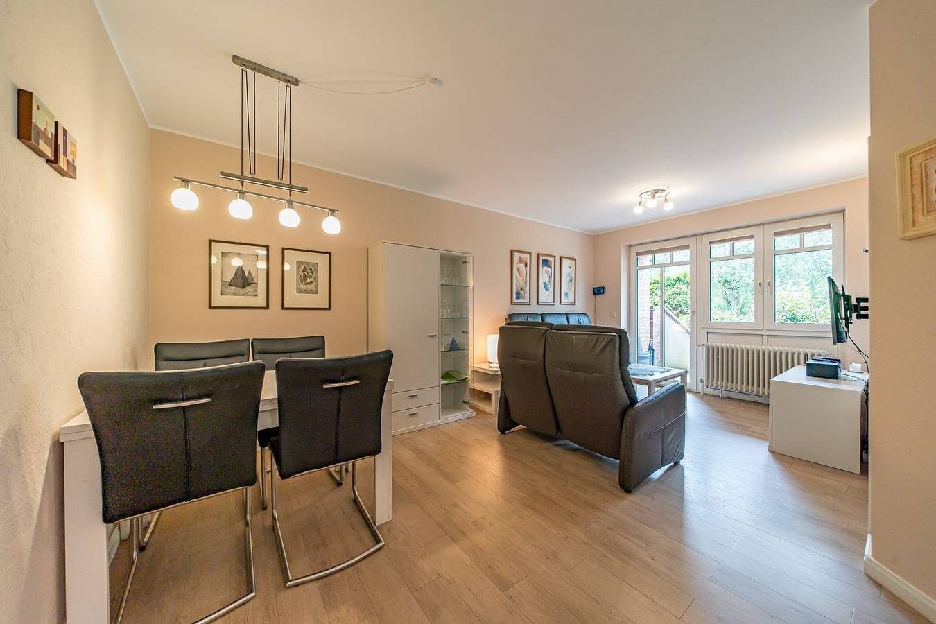 Stilvolle und komfortable Ferienwohnung mit Balkon - nur 200 m zum Sandstrand! — Bild 5