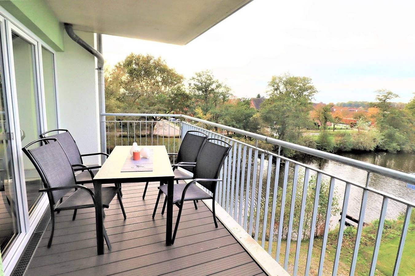 gepflegte Ferienwohnung, Infrarotkabine, großer Balkon, Wäschepakete