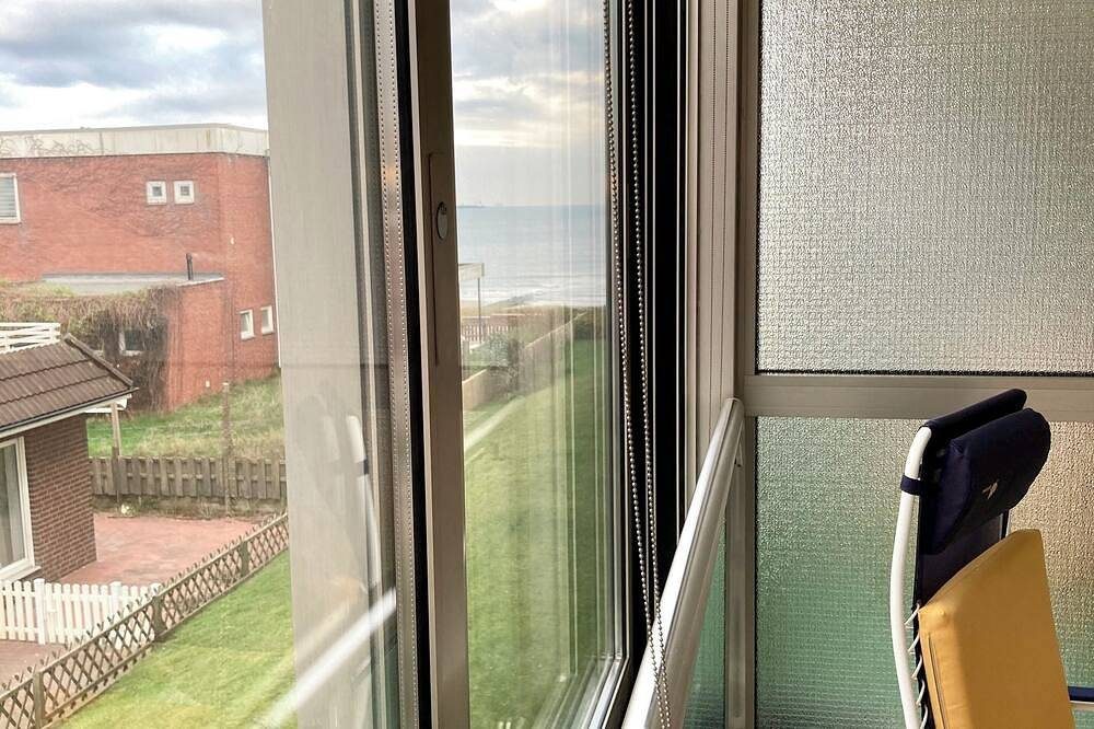 Diese Ferienwohnung in Strandnähe besticht durch den hellen Wintergarten, bei de — Bild 5
