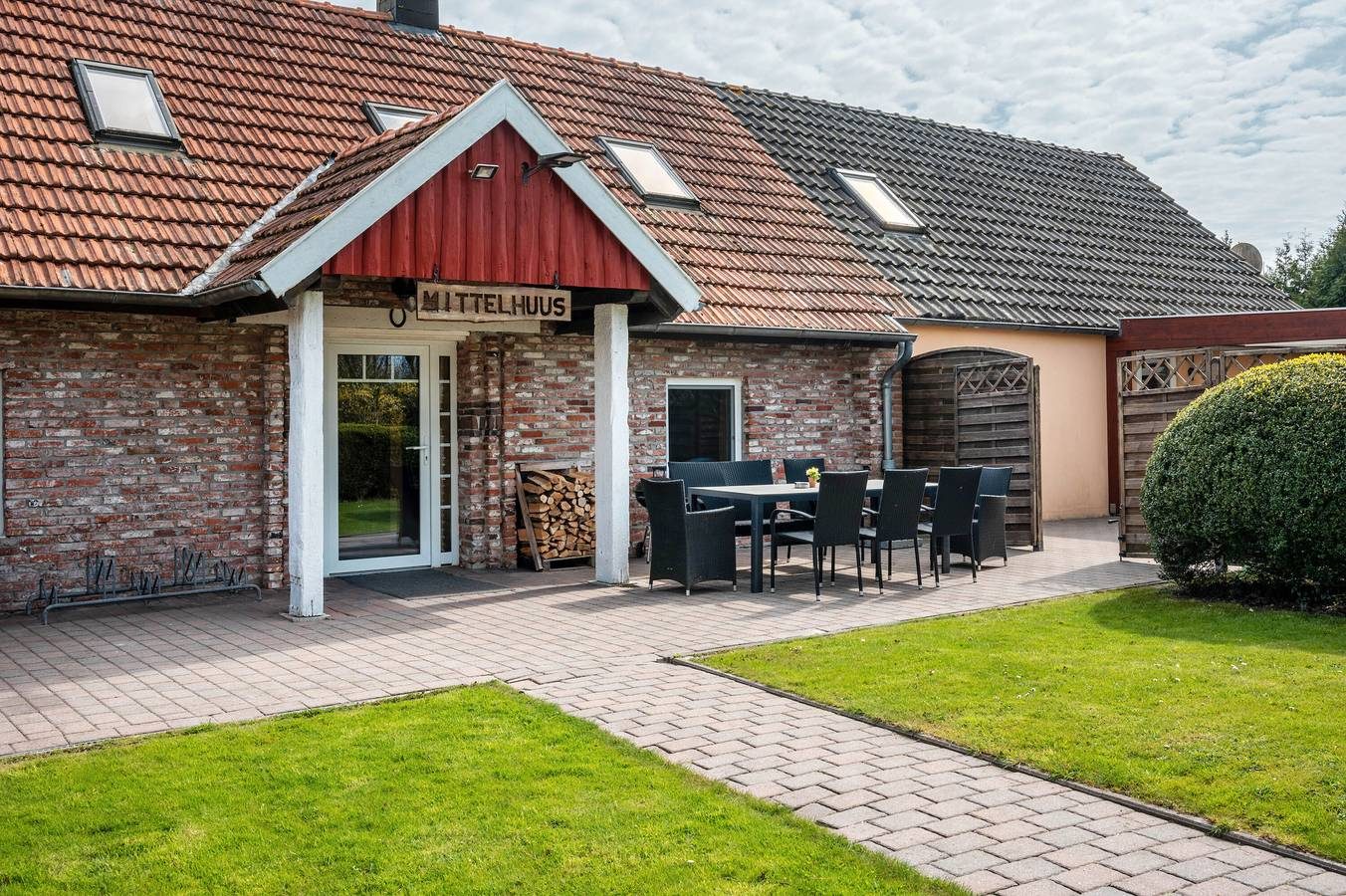 Ferienhaus 'Mittelhuus' mit privater Terrasse, privatem Garten und Wi-Fi
