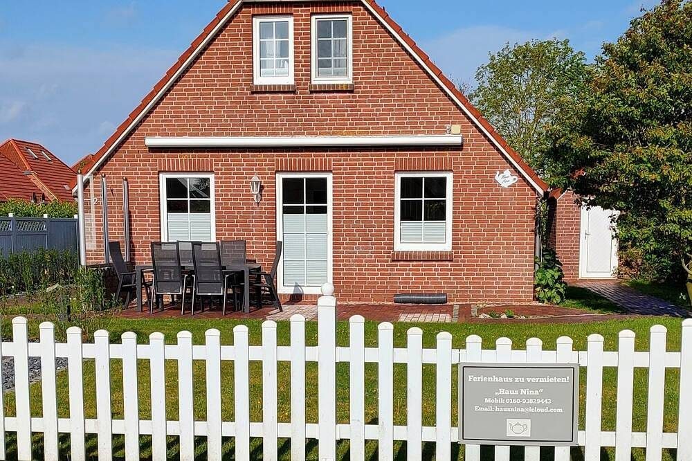 Freistehendes modernes Ferienhaus mit großem Garten in Deichnähe!