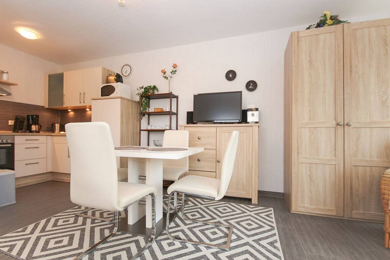 Gemütlich eingerichtete Ferienwohnung - Strand und Deich direkt vor der Haustür — Bild 5