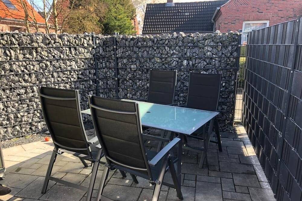 Moderne helle Ferienwohnung mit Kamin und Terrasse — Bild 4
