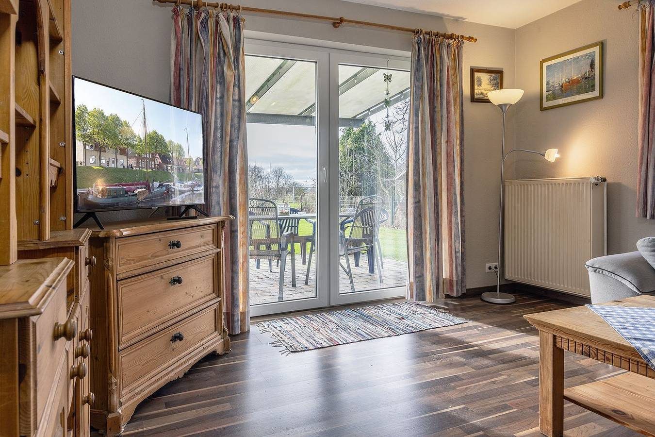 Sowohl das Haus als auch der Ort sind geschichtsträchtig: Die urgemütliche Doppelhaushälfte ist ein ehemaliges Landarbeiterhaus und steht in einer bedeutungsvollen Gegend. Denn die Goldene Linie entstand im 17. Jahrhundert als Grenze zwischen dem Für — Bild 2