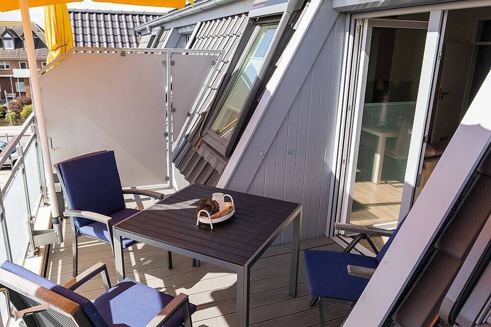 Mit Sicherheit gehört diese Anfang 2017 fertiggestellte, hochwertig ausgestattete 80qm  Penthouse Wohnung in Norddeich‘s 1A – Lage zu den schönsten (Ferien-) Wohnungen an der gesamten hiesigen Nordseeküste. — Bild 2
