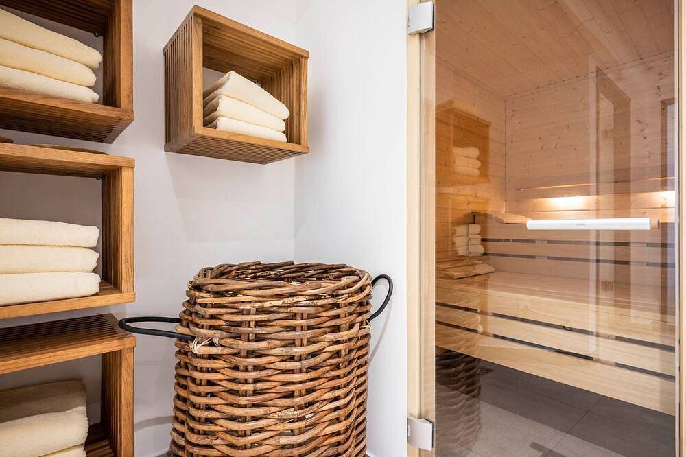 Familien- und hundefreundliche Wohnung mit Schwimmbad und Sauna, zentral gelegen — Bild 3