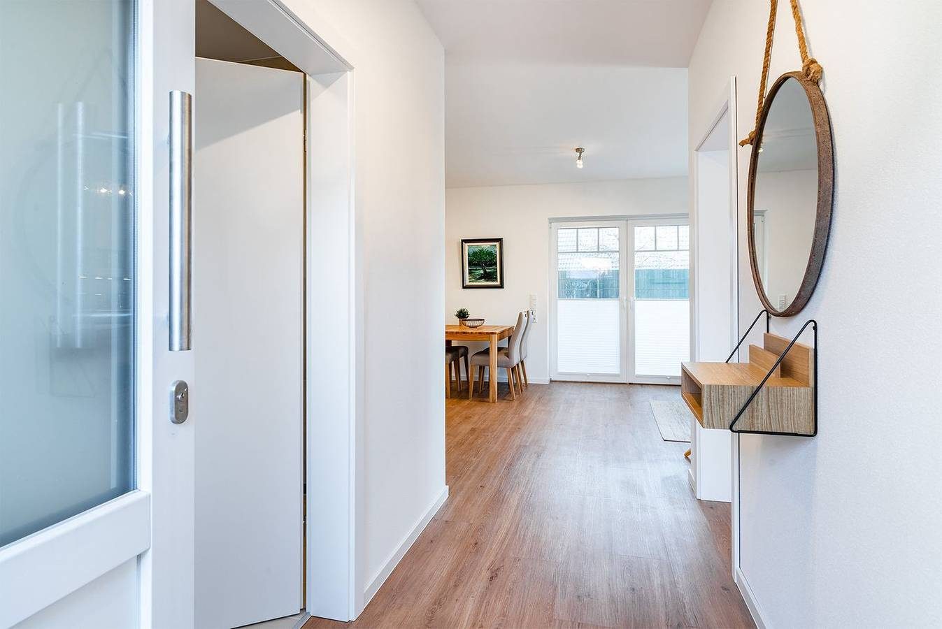 Moderne Erdgeschosswohnung am Hafen: Lichtdurchflutetes Wohnen mit Komfort — Bild 5