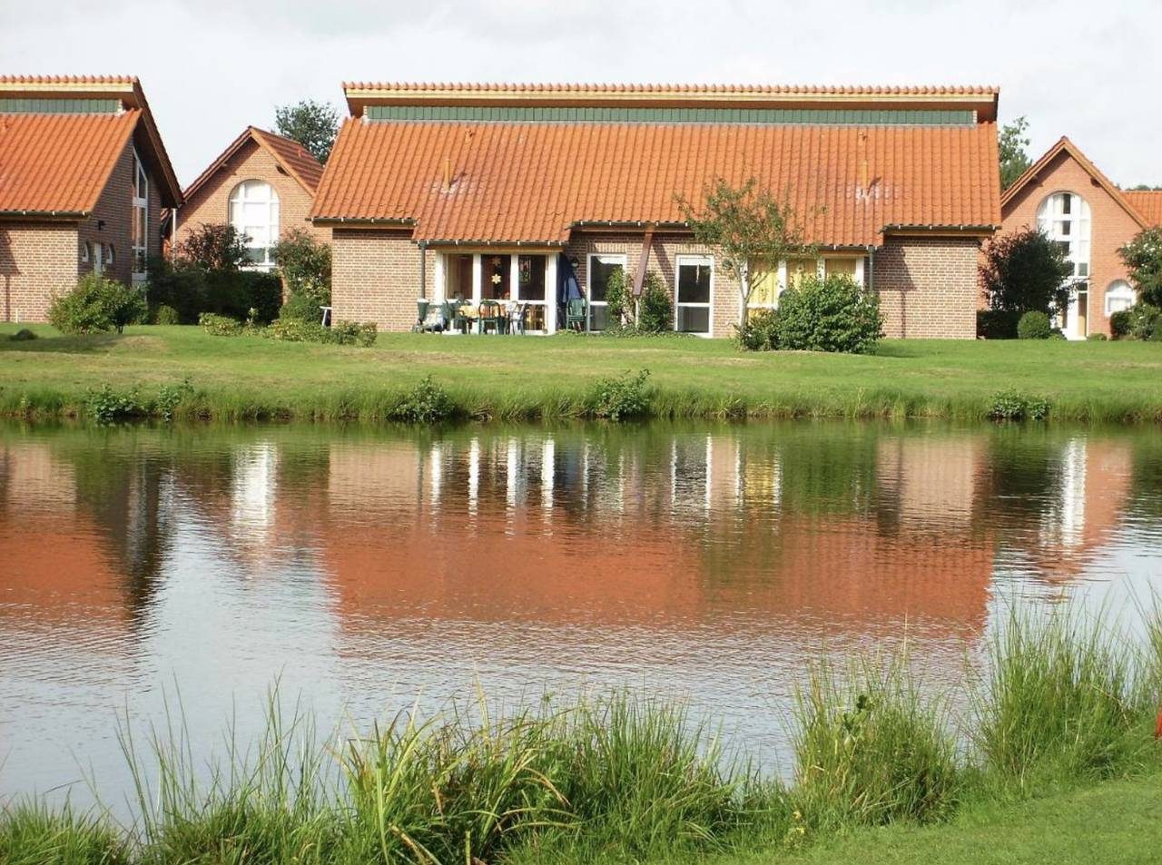 Ferienhaus 'Gut Düneburg' mit Seeblick, privater Terrasse und Wlan