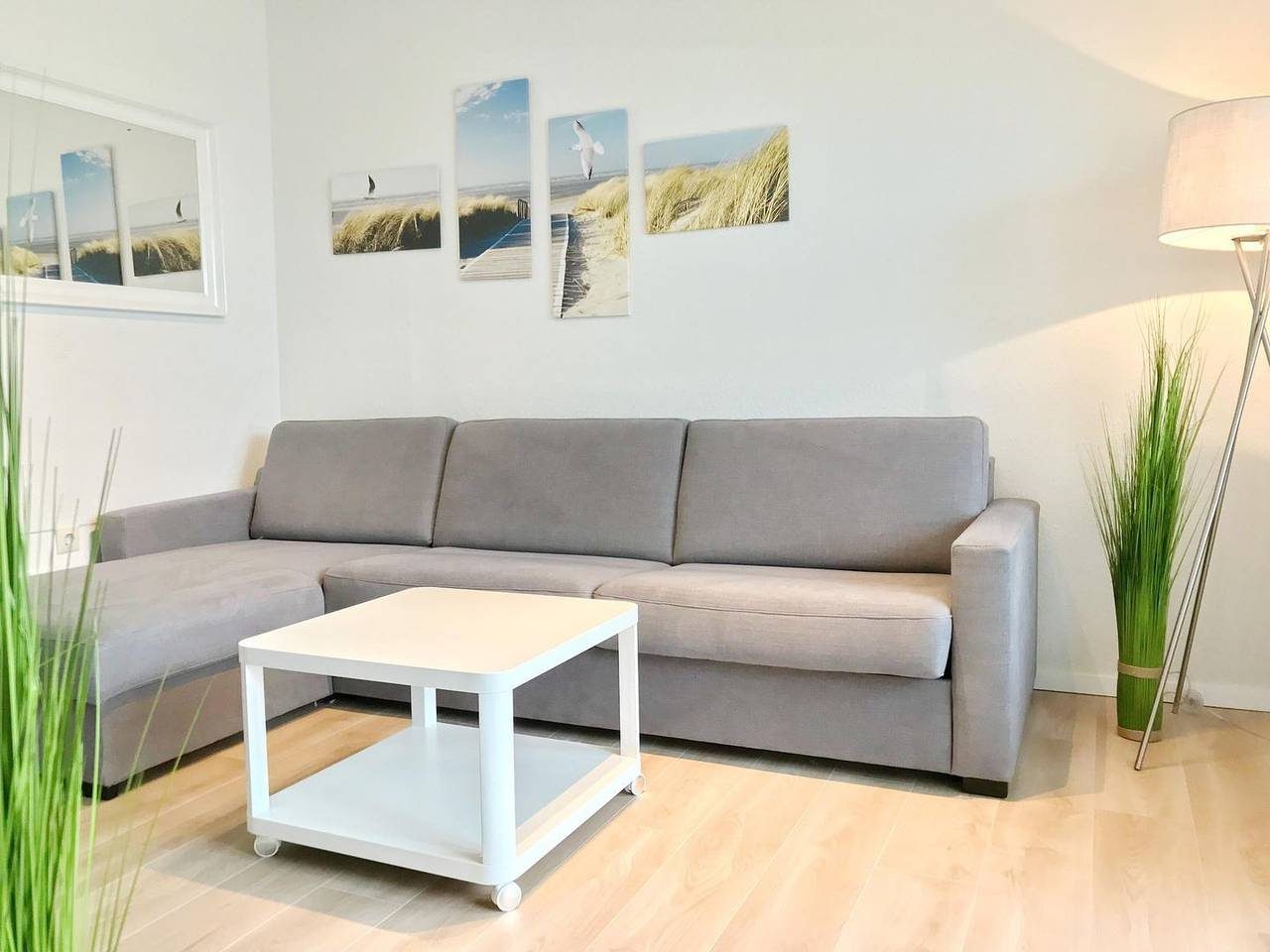 Das „Huus Stranddün” 3 ist eine moderne, maritime eingerichtete Ferienwohnung direkt an den Dünen am Ortsrand von Langeoog — Bild 2