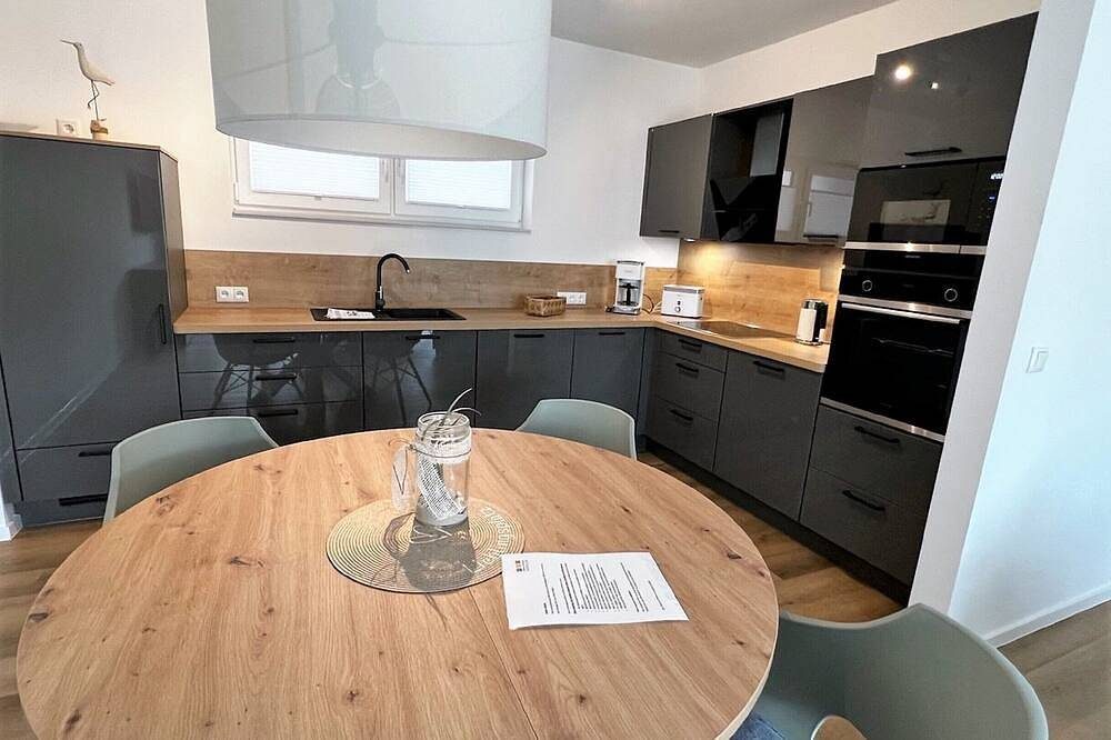 Moderne, hochwertige Ferienwohnung, Erdgeschoss, Sauna, großer Balkon, strandnah