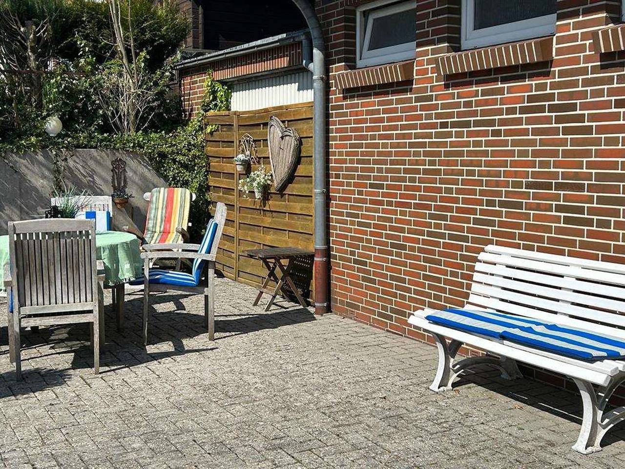 Geräumige Wohnung - ca.80 m²- im 1. Obergeschoss mit eigenem Zugang, über dem Bps Fahrradladen 
Bei dieser Wohnung sind  hochwertige, werkstattgeprüfte Fahrräder (Pedalecs gegen Aufpreis) oder Bollerwagen im Mietpreis enthalten. — Bild 2