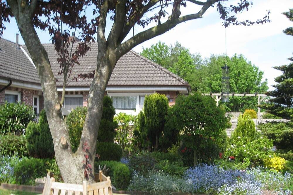 Ruhige, aber zentral gelegene Ferienwohnung mit 2 Schlafräumen und viel Natur!!
