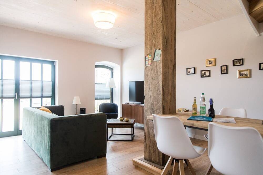 \"Urlaub im Gulfhof Dreybült: Historischer Charme und Naturerlebnis pur!\"