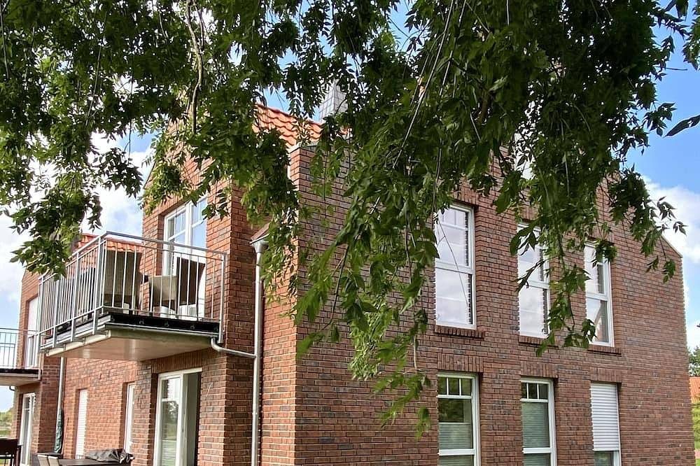 Neue Eg-Ferienwohnung direkt an der Greetsieler Gracht mit Wasserzugang — Bild 4