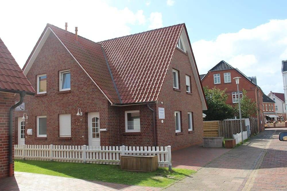 Ferienhaus Holiday house Christian with 4 bedrooms in Borkum