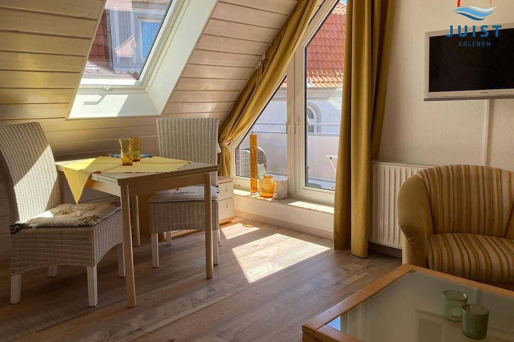 moderne Dachgeschosswohnung mit Balkon, ideal für den Urlaub als Paar