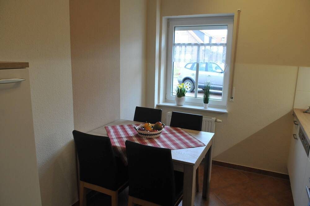 Strandnahe Ferienwohnung bis 4 Personen 2 Schlafzimmer Wlan Erdgeschoss — Bild 5