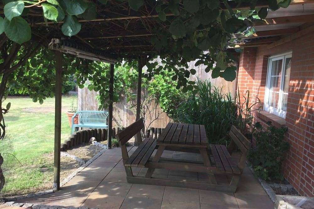 Großzügige Ferienwohnung mit Garten, Terrasse und Kamin — Bild 3