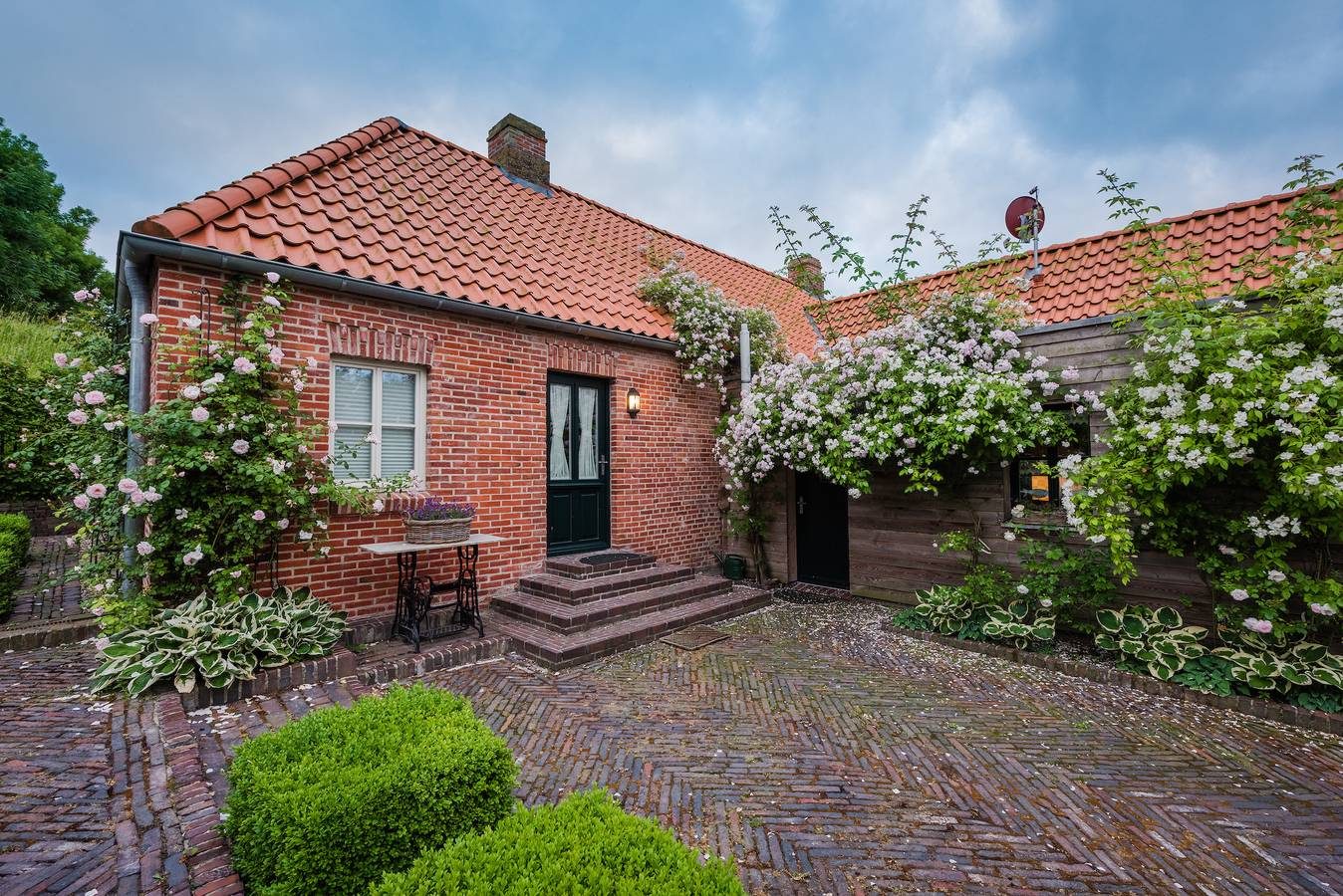 Deichhaus am Greetsieler Hafen / "Oma Geertje"