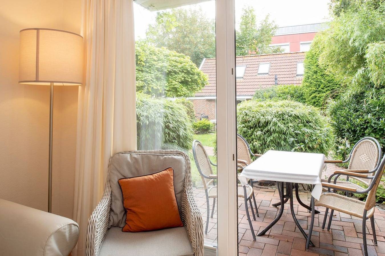 Ferienwohnung "Töwernüst" im schönen Freesenhoff an der Hafenstraße am Ortsrand — Bild 2
