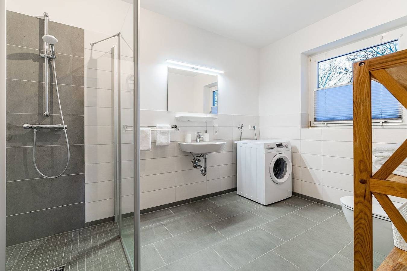 Moderne Ferienwohnung "Köken" mit Blick auf die Greetsieler Zwillingsmühlen — Bild 4