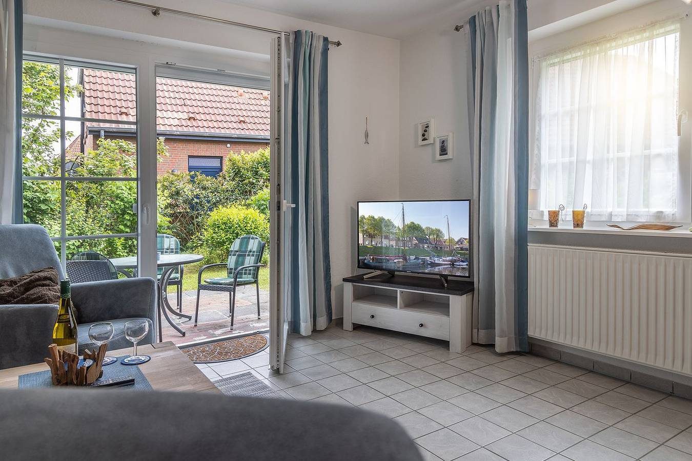 Gemütlichkeit und Erholung pur: Die Doppelhaushälfte mit schöner Terrasse bietet Raum für 5 bis 6 Personen. — Bild 5
