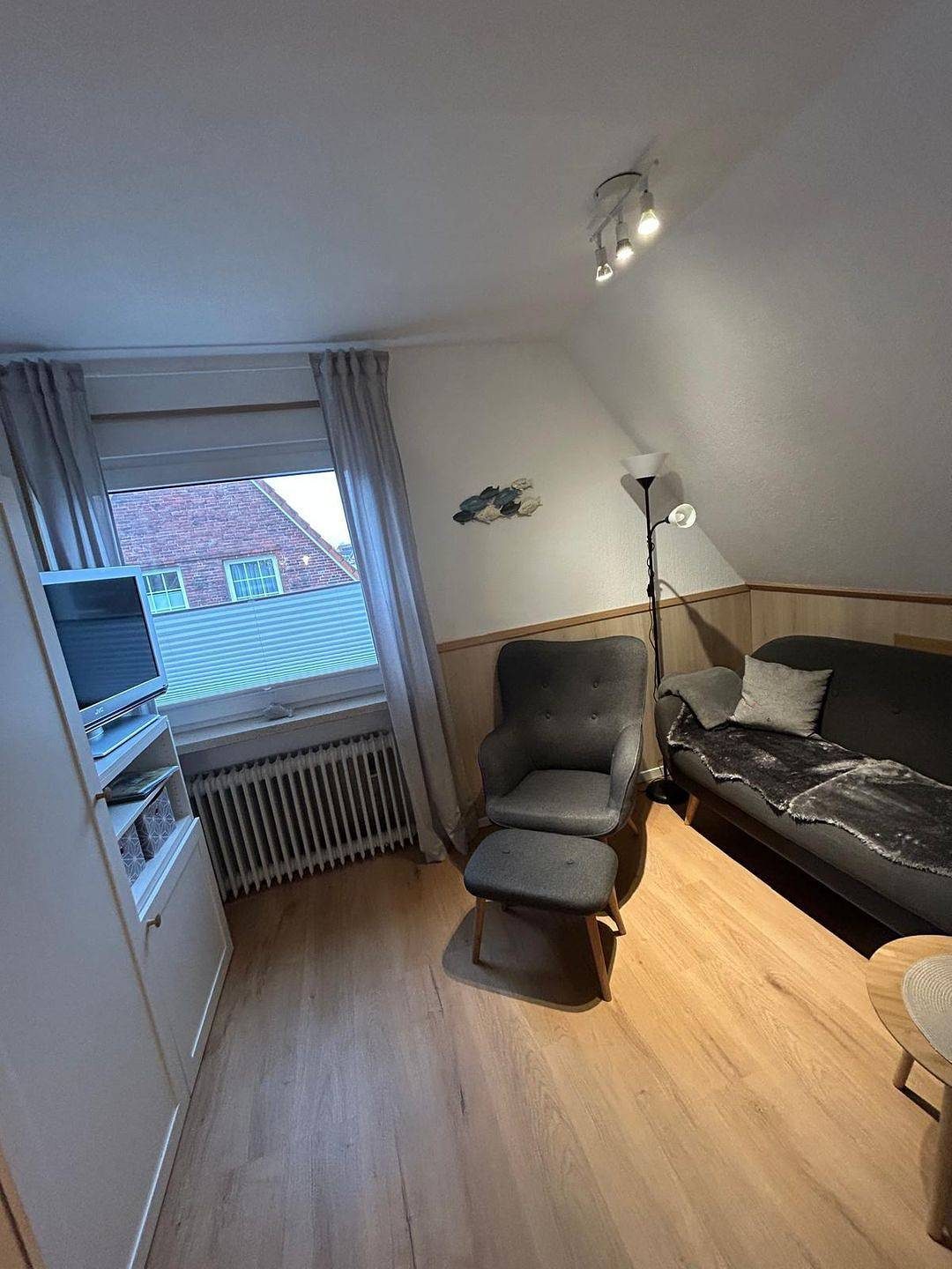 Kleine, strandnahe Ferienwohnung in Norddeich, Platz für bis zu 3 Personen. — Bild 2