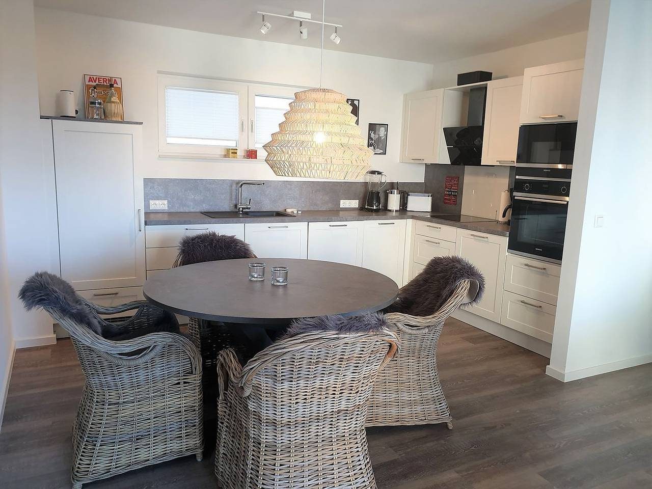 Moderne, hochwertige Ferienwohnung, Sauna, großer Balkon, Meerblick, strandnah