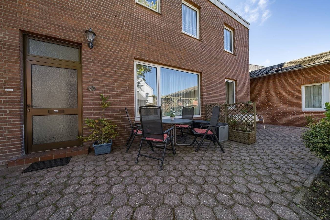 Bakhus - Schöne geräumige Ferienwohnung mit eigenem Eingang und Terrasse