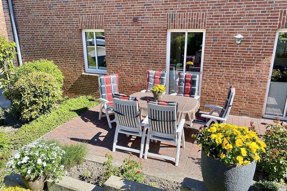 freistehendes Ferienhaus mit Terrasse& eigenem Garten, Wlan & toller Hafenblick — Bild 3