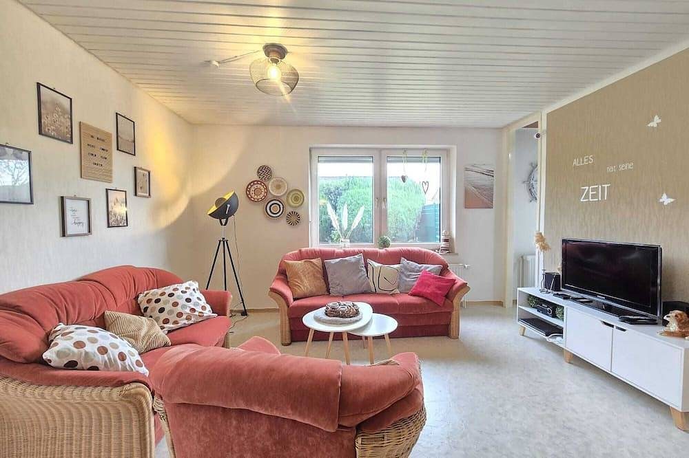 Willkommen in Ihrem modernen Ferienbungalow Lütte Uttied im idyllischen Berumbur